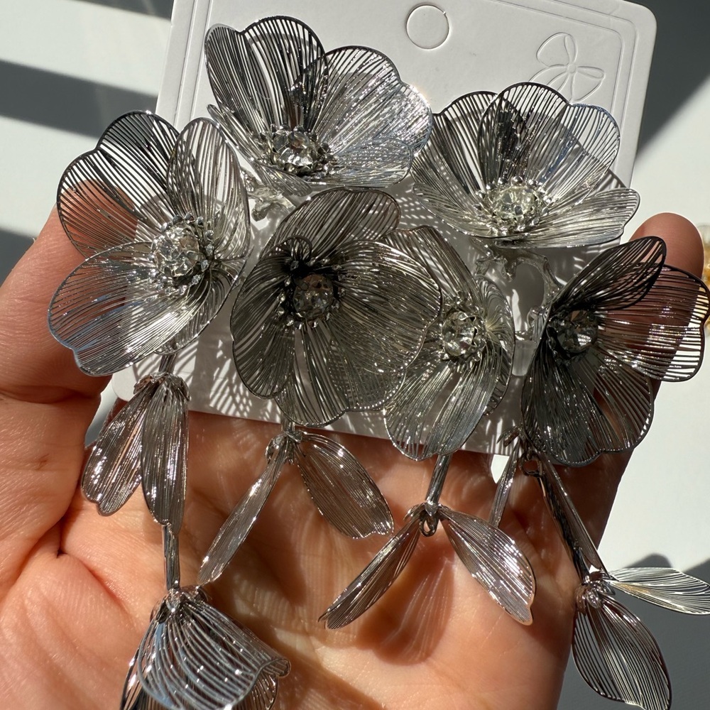 Kate Middleton cascading floral Silver earrings Zara - Picture 9 of 9